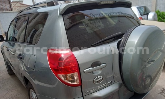 Sayi Sabo Toyota RAV4 Sauran Mota in Douala a Ƙasar Kamaru Sayi Sabo Toyota RAV4 Sauran Mota in Douala a Ƙasar Kamaru