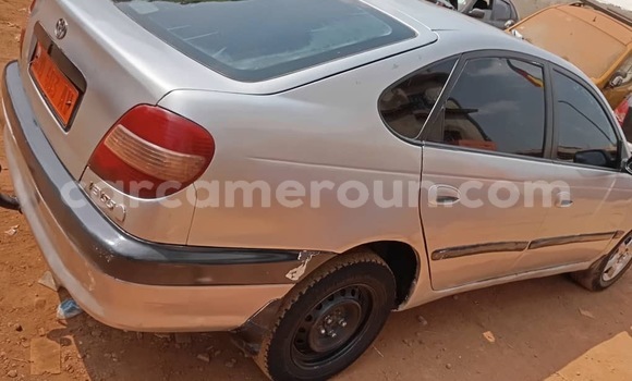Sayi Sabo Toyota Avensis Azurfa Mota in Douala a Ƙasar Kamaru Sayi Sabo Toyota Avensis Azurfa Mota in Douala a Ƙasar Kamaru