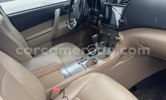 Buy Used Toyota Highlander Beige Car in Douala in Littoral Cameroon Buy Used Toyota Highlander Beige Car in Douala in Littoral Cameroon