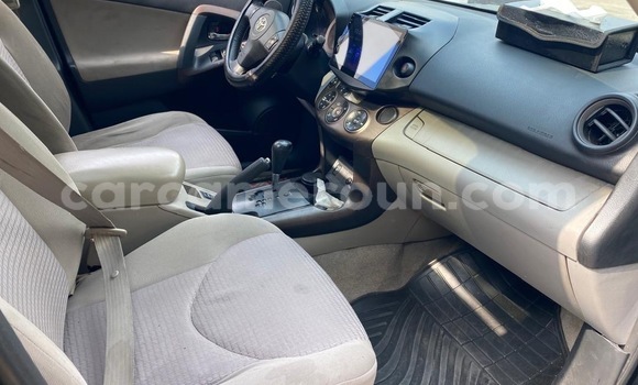 Sayi Sabo Toyota Vanguard Black Mota in Douala a Ƙasar Kamaru Sayi Sabo Toyota Vanguard Black Mota in Douala a Ƙasar Kamaru