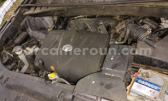 Sayi Imported Toyota Highlander Azurfa Mota in Douala a Ƙasar Kamaru Sayi Imported Toyota Highlander Azurfa Mota in Douala a Ƙasar Kamaru
