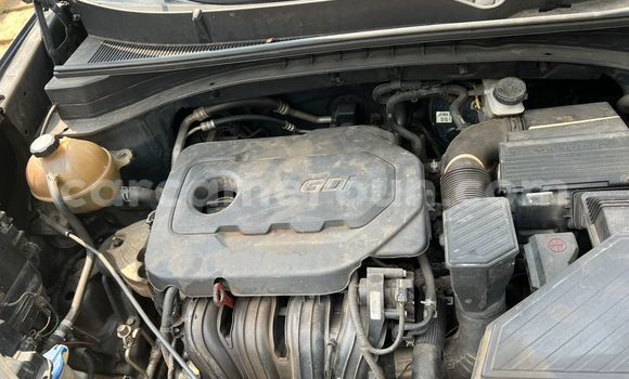 Sayi Na hannu Kia Sportage Blue Mota in Douala a Ƙasar Kamaru Sayi Na hannu Kia Sportage Blue Mota in Douala a Ƙasar Kamaru