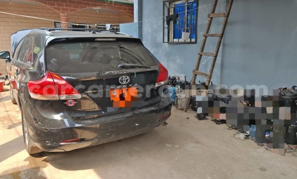 Sayi Na hannu Toyota Venza Black Mota in Douala a Ƙasar Kamaru Sayi Na hannu Toyota Venza Black Mota in Douala a Ƙasar Kamaru