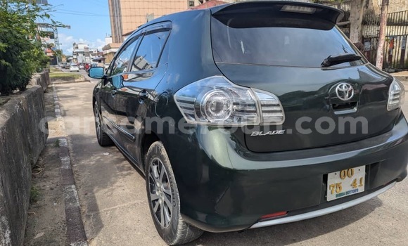 Sayi Na hannu Toyota Blade Sauran Mota in Douala a Ƙasar Kamaru Sayi Na hannu Toyota Blade Sauran Mota in Douala a Ƙasar Kamaru