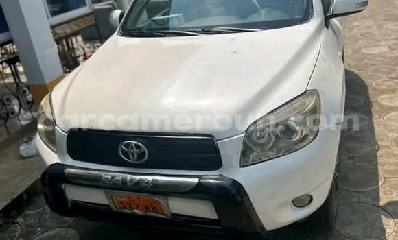 Sayi Na hannu Toyota RAV4 White Mota in Douala a Ƙasar Kamaru Sayi Na hannu Toyota RAV4 White Mota in Douala a Ƙasar Kamaru