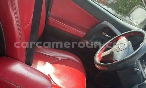 Sayi Na hannu Toyota RAV4 White Mota in Douala a Ƙasar Kamaru Sayi Na hannu Toyota RAV4 White Mota in Douala a Ƙasar Kamaru