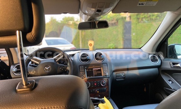 Sayi Imported Mercedes‒Benz ML–Class Black Mota in Douala a Ƙasar Kamaru Sayi Imported Mercedes‒Benz ML–Class Black Mota in Douala a Ƙasar Kamaru