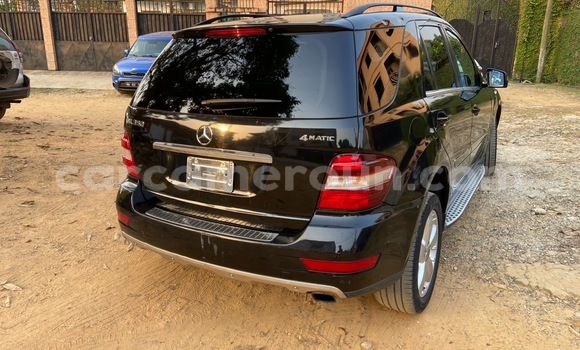 Sayi Imported Mercedes‒Benz ML–Class Black Mota in Douala a Ƙasar Kamaru Sayi Imported Mercedes‒Benz ML–Class Black Mota in Douala a Ƙasar Kamaru