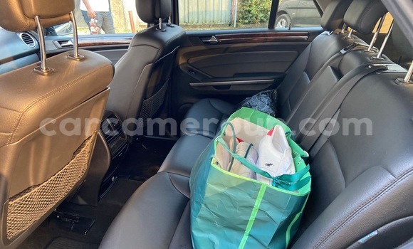 Sayi Imported Mercedes‒Benz ML–Class Black Mota in Douala a Ƙasar Kamaru Sayi Imported Mercedes‒Benz ML–Class Black Mota in Douala a Ƙasar Kamaru