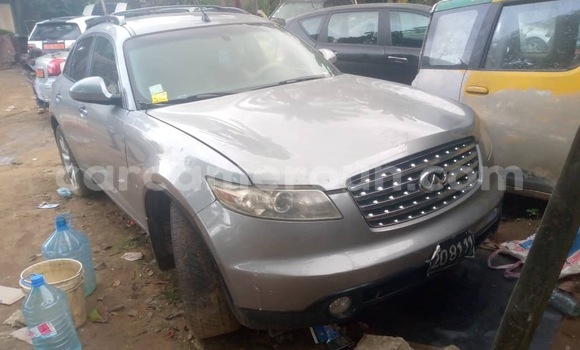 Sayi Na hannu Infiniti FX Azurfa Mota in Douala a Ƙasar Kamaru