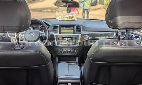 Sayi Na hannu Mercedes‒Benz ML–Class Black Mota in Douala a Ƙasar Kamaru Sayi Na hannu Mercedes‒Benz ML–Class Black Mota in Douala a Ƙasar Kamaru