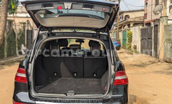 Sayi Na hannu Mercedes‒Benz ML–Class Black Mota in Douala a Ƙasar Kamaru Sayi Na hannu Mercedes‒Benz ML–Class Black Mota in Douala a Ƙasar Kamaru