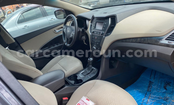 Sayi Imported Hyundai Santa Fe Azurfa Mota in Douala a Ƙasar Kamaru Sayi Imported Hyundai Santa Fe Azurfa Mota in Douala a Ƙasar Kamaru