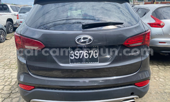 Sayi Imported Hyundai Santa Fe Azurfa Mota in Douala a Ƙasar Kamaru Sayi Imported Hyundai Santa Fe Azurfa Mota in Douala a Ƙasar Kamaru