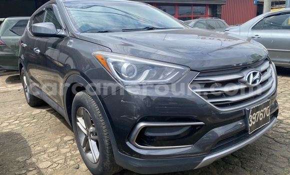 Sayi Imported Hyundai Santa Fe Azurfa Mota in Douala a Ƙasar Kamaru Sayi Imported Hyundai Santa Fe Azurfa Mota in Douala a Ƙasar Kamaru