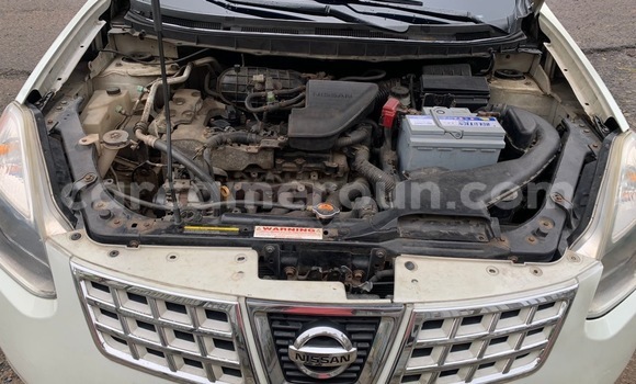 Sayi Sabo Nissan Rogue White Mota in Douala a Ƙasar Kamaru Sayi Sabo Nissan Rogue White Mota in Douala a Ƙasar Kamaru