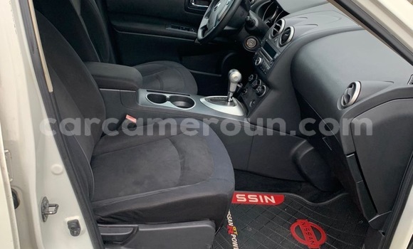 Sayi Sabo Nissan Rogue White Mota in Douala a Ƙasar Kamaru Sayi Sabo Nissan Rogue White Mota in Douala a Ƙasar Kamaru