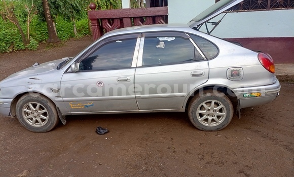 Sayi Na hannu Toyota Corolla Azurfa Mota in Buea a Yammacin Kamaru