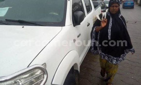 Sayi Na hannu Toyota Hilux White Mota in Douala a Ƙasar Kamaru Sayi Na hannu Toyota Hilux White Mota in Douala a Ƙasar Kamaru