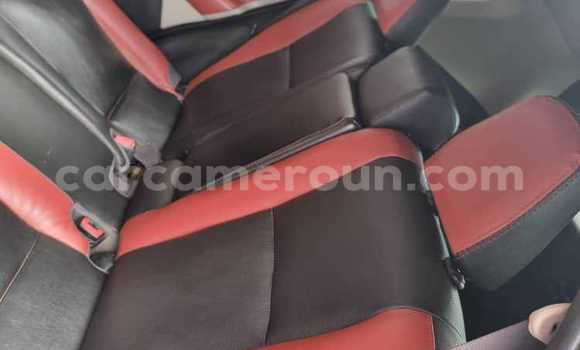 Sayi Na hannu Toyota RAV4 Azurfa Mota in Yaounde a Babban Kamaru Sayi Na hannu Toyota RAV4 Azurfa Mota in Yaounde a Babban Kamaru