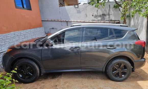 Sayi Na hannu Toyota RAV4 Azurfa Mota in Yaounde a Babban Kamaru Sayi Na hannu Toyota RAV4 Azurfa Mota in Yaounde a Babban Kamaru