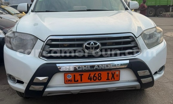 Sayi Na hannu Toyota Highlander White Mota in Douala a Ƙasar Kamaru
