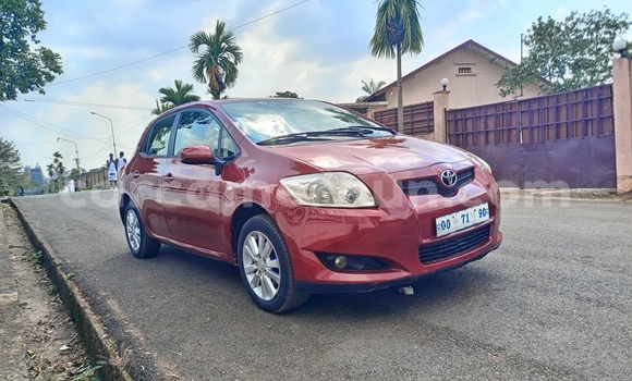 Sayi Na hannu Toyota Auris Red Mota in Yaounde a Babban Kamaru