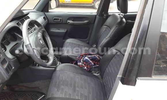 Sayi Na hannu Nissan Xterra Azurfa Mota in Douala a Ƙasar Kamaru Sayi Na hannu Nissan Xterra Azurfa Mota in Douala a Ƙasar Kamaru