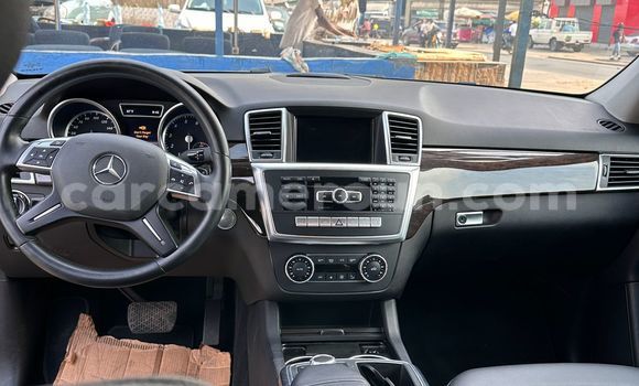 Sayi Na hannu Mercedes‒Benz ML–Class Black Mota in Douala a Ƙasar Kamaru Sayi Na hannu Mercedes‒Benz ML–Class Black Mota in Douala a Ƙasar Kamaru