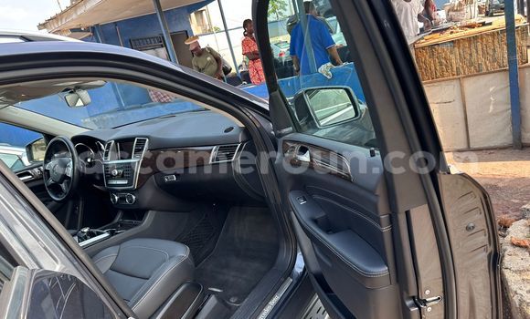 Sayi Na hannu Mercedes‒Benz ML–Class Black Mota in Douala a Ƙasar Kamaru Sayi Na hannu Mercedes‒Benz ML–Class Black Mota in Douala a Ƙasar Kamaru