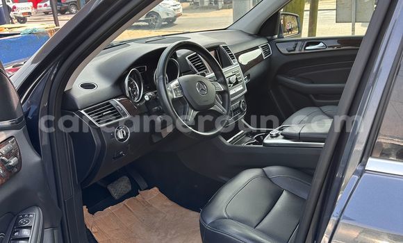 Sayi Na hannu Mercedes‒Benz ML–Class Black Mota in Douala a Ƙasar Kamaru Sayi Na hannu Mercedes‒Benz ML–Class Black Mota in Douala a Ƙasar Kamaru