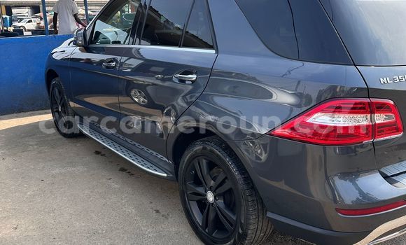 Sayi Na hannu Mercedes‒Benz ML–Class Black Mota in Douala a Ƙasar Kamaru Sayi Na hannu Mercedes‒Benz ML–Class Black Mota in Douala a Ƙasar Kamaru