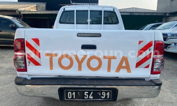 Sayi Na hannu Toyota Hilux White Mota in Douala a Ƙasar Kamaru Sayi Na hannu Toyota Hilux White Mota in Douala a Ƙasar Kamaru