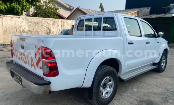 Sayi Na hannu Toyota Hilux White Mota in Douala a Ƙasar Kamaru Sayi Na hannu Toyota Hilux White Mota in Douala a Ƙasar Kamaru
