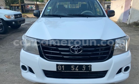Sayi Na hannu Toyota Hilux White Mota in Douala a Ƙasar Kamaru Sayi Na hannu Toyota Hilux White Mota in Douala a Ƙasar Kamaru