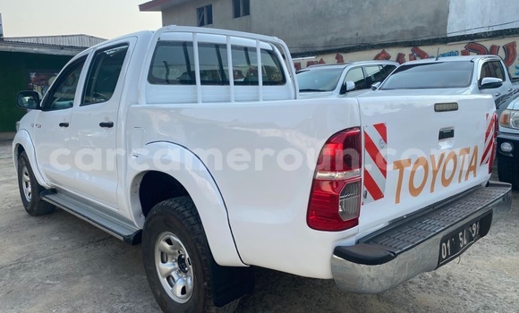 Sayi Na hannu Toyota Hilux White Mota in Douala a Ƙasar Kamaru Sayi Na hannu Toyota Hilux White Mota in Douala a Ƙasar Kamaru