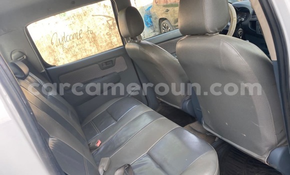 Sayi Na hannu Toyota Hilux White Mota in Douala a Ƙasar Kamaru Sayi Na hannu Toyota Hilux White Mota in Douala a Ƙasar Kamaru