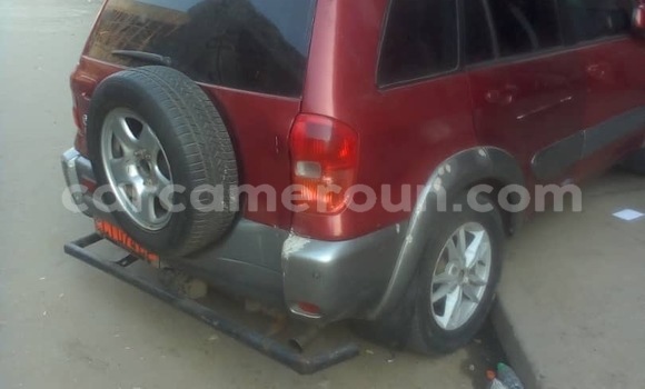 Sayi Na hannu Toyota RAV4 Red Mota in Douala a Ƙasar Kamaru Sayi Na hannu Toyota RAV4 Red Mota in Douala a Ƙasar Kamaru