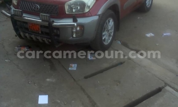 Sayi Na hannu Toyota RAV4 Red Mota in Douala a Ƙasar Kamaru Sayi Na hannu Toyota RAV4 Red Mota in Douala a Ƙasar Kamaru