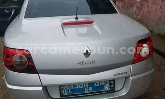 Sayi Na hannu Renault Megane Azurfa Mota in Douala a Ƙasar Kamaru
