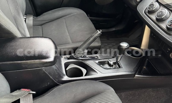 Sayi Na hannu Toyota RAV4 Black Mota in Douala a Ƙasar Kamaru Sayi Na hannu Toyota RAV4 Black Mota in Douala a Ƙasar Kamaru