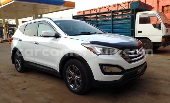 Sayi Sabo Hyundai Santa Fe White Mota in Yaounde a Babban Kamaru Sayi Sabo Hyundai Santa Fe White Mota in Yaounde a Babban Kamaru