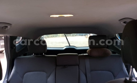 Sayi Sabo Hyundai Santa Fe White Mota in Yaounde a Babban Kamaru Sayi Sabo Hyundai Santa Fe White Mota in Yaounde a Babban Kamaru