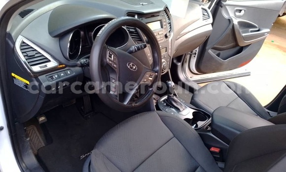 Sayi Sabo Hyundai Santa Fe White Mota in Yaounde a Babban Kamaru Sayi Sabo Hyundai Santa Fe White Mota in Yaounde a Babban Kamaru