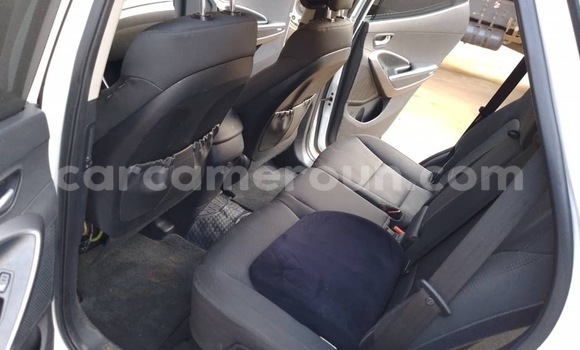 Sayi Sabo Hyundai Santa Fe White Mota in Yaounde a Babban Kamaru Sayi Sabo Hyundai Santa Fe White Mota in Yaounde a Babban Kamaru