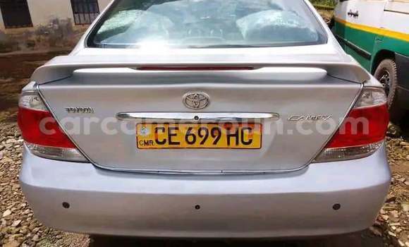 Sayi Na hannu Toyota Camry Azurfa Mota in Yaounde a Babban Kamaru