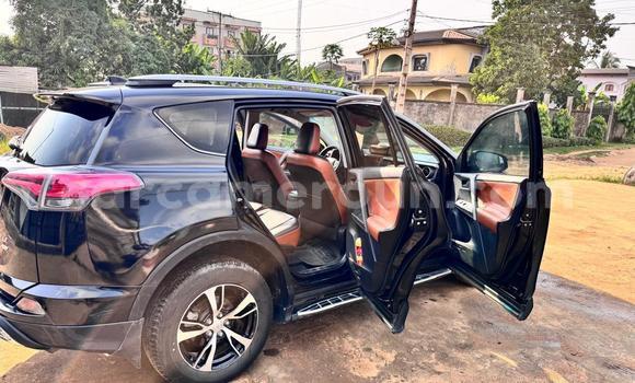 Sayi Na hannu Toyota RAV4 Black Mota in Douala a Ƙasar Kamaru Sayi Na hannu Toyota RAV4 Black Mota in Douala a Ƙasar Kamaru