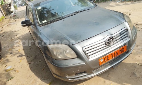 Sayi Na hannu Toyota Avensis Black Mota in Douala a Ƙasar Kamaru