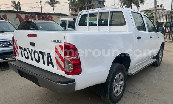 Sayi Na hannu Toyota Hilux White Mota in Douala a Ƙasar Kamaru Sayi Na hannu Toyota Hilux White Mota in Douala a Ƙasar Kamaru