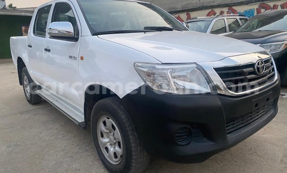 Sayi Na hannu Toyota Hilux White Mota in Douala a Ƙasar Kamaru Sayi Na hannu Toyota Hilux White Mota in Douala a Ƙasar Kamaru